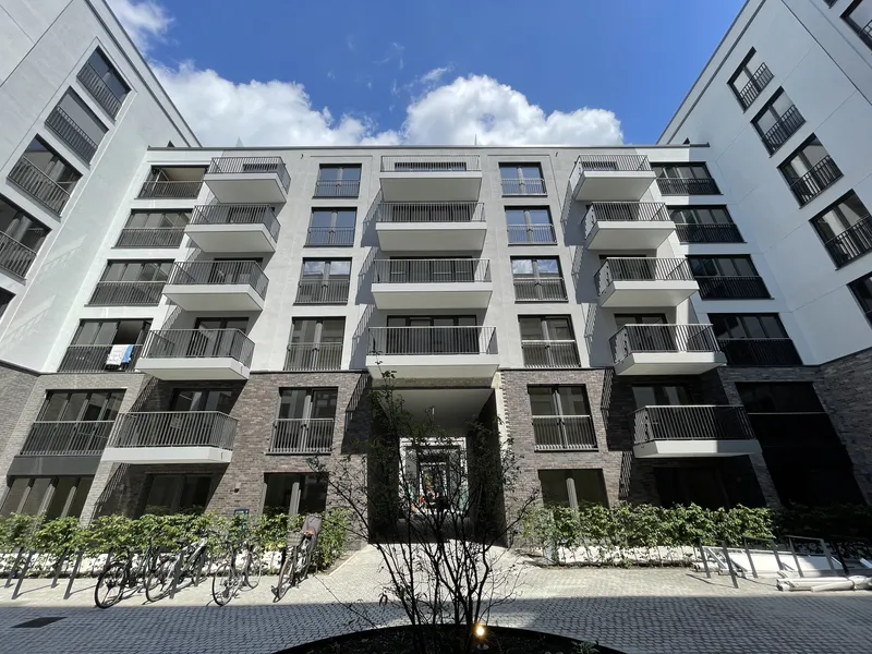 Am Gleisdreieck-Park: Stilvolle, moderne und möblierte Neubauwohnung in Tiergarten — photo 1